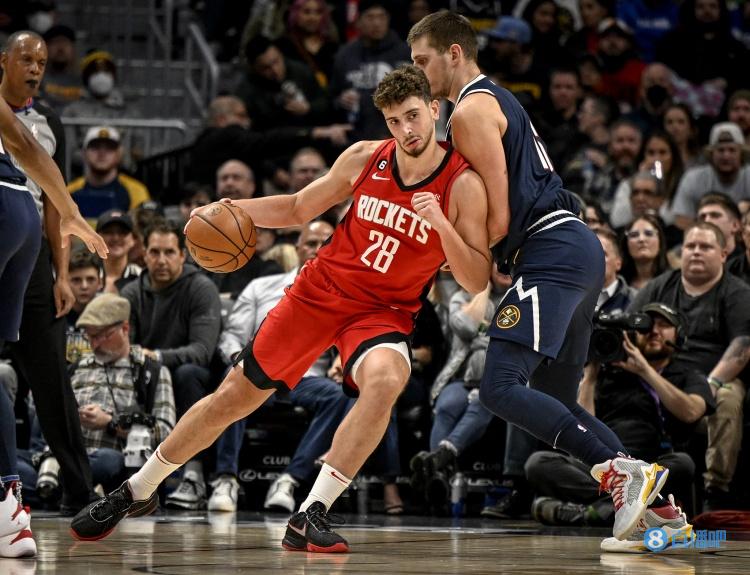 恩比德:申京很优秀&有自己的特色 他打球确实有点像约基奇