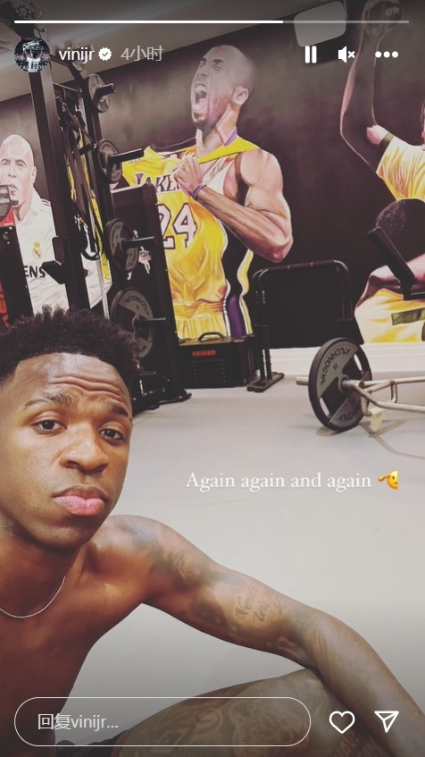 曼巴精神激励着一代又一代人维尼修斯晒健身房内科比海报